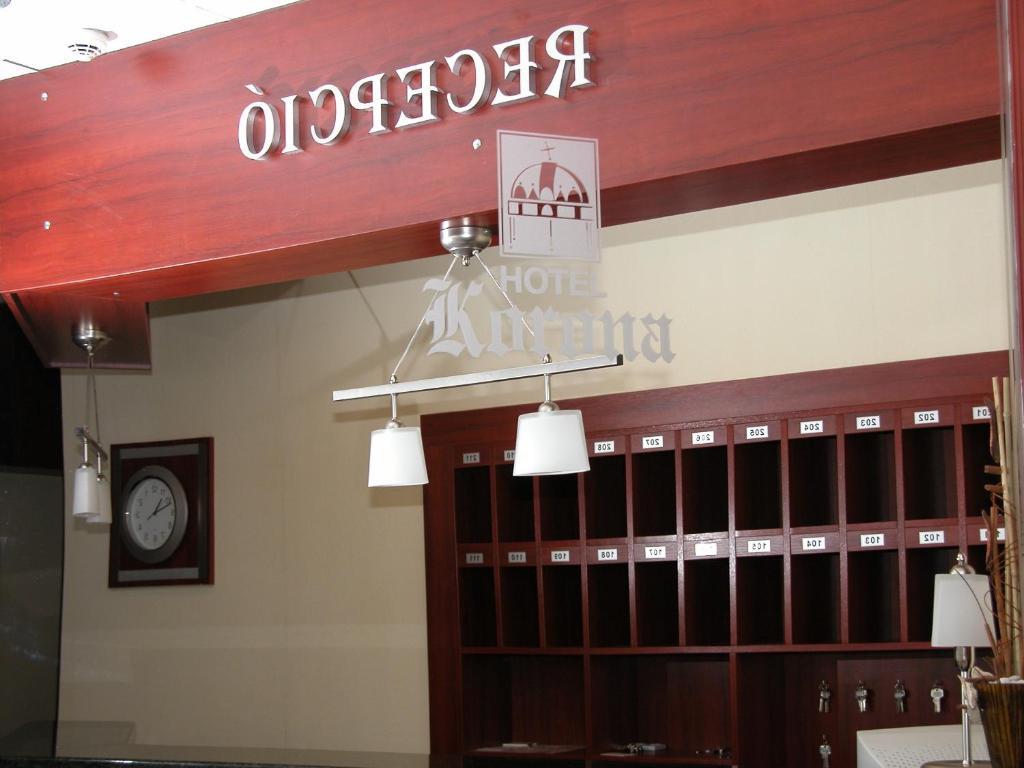 Korona Hotel Es Etterem Puspokladany Экстерьер фото